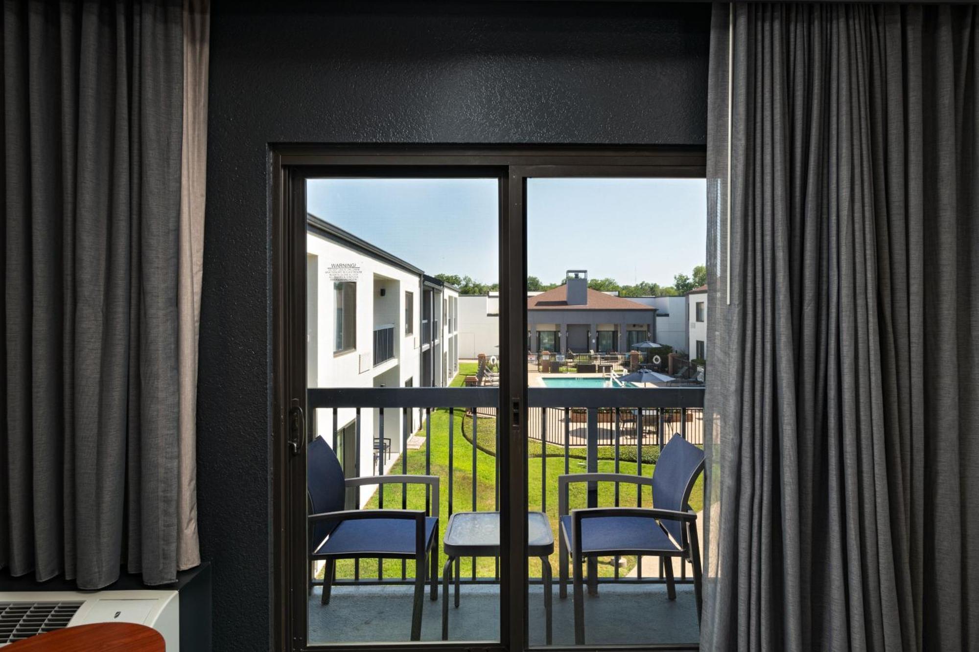 Courtyard Fort Worth University Drive Экстерьер фото