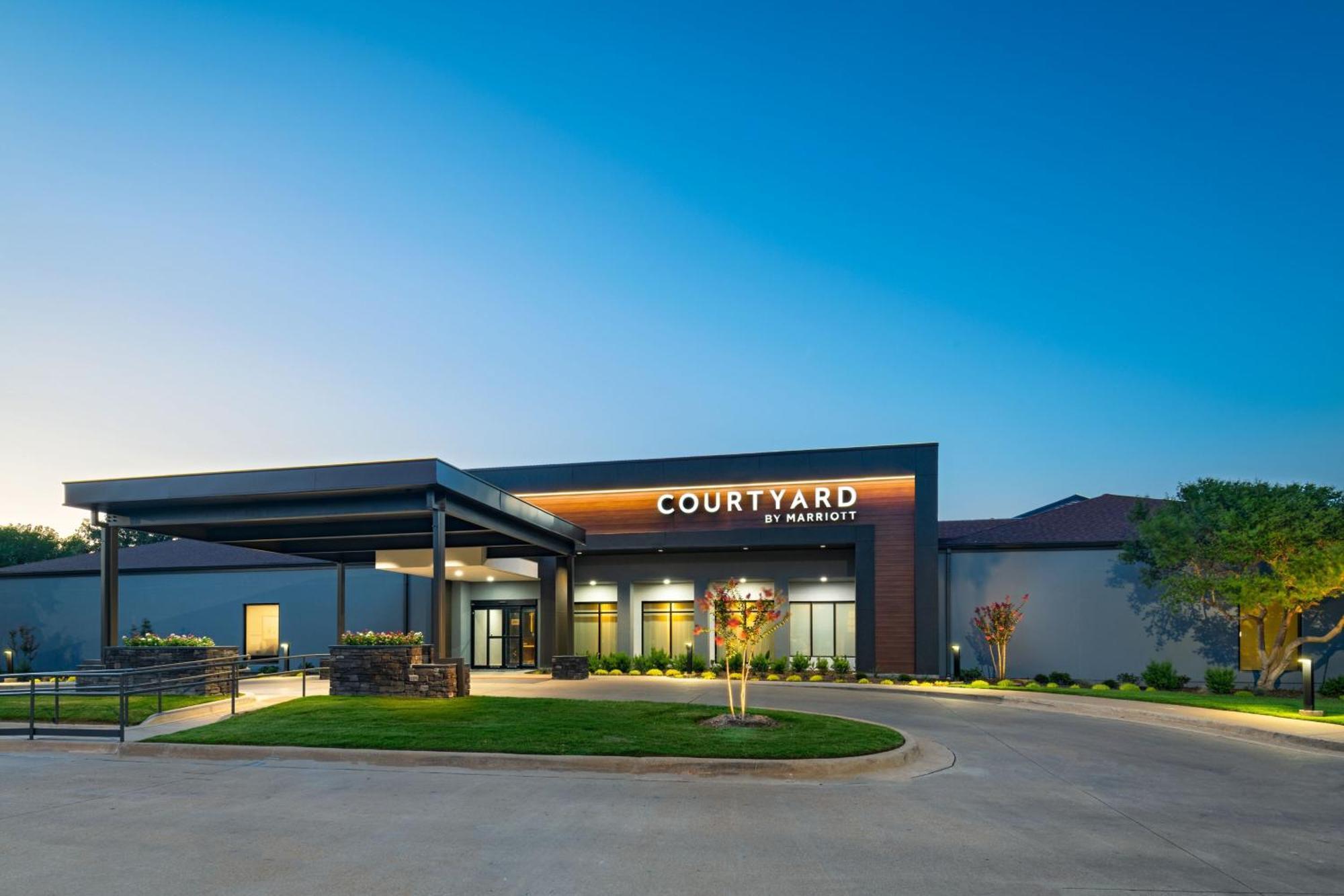 Courtyard Fort Worth University Drive Экстерьер фото